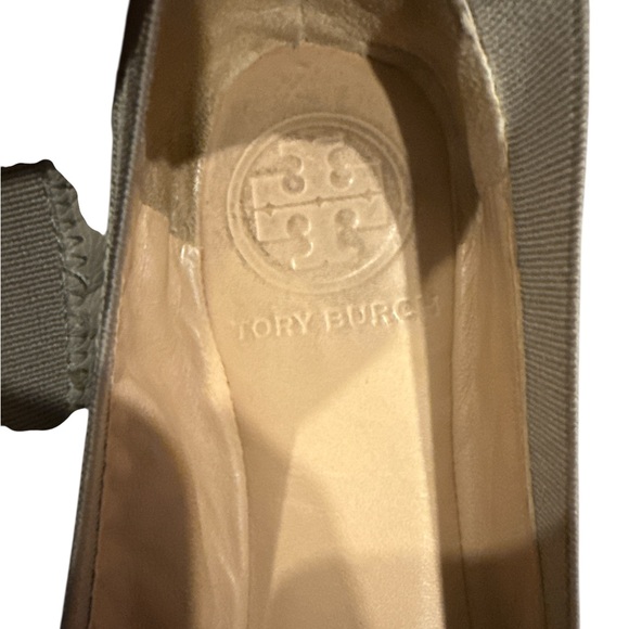 Tory Burch Chic Gray Ballet Flats with Gold Emblem - Picture 7 of 7